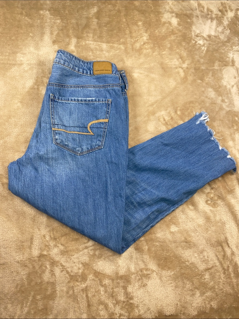 American Eagle Outfitters High rise Tom boy Medium Blue distressed Jeans